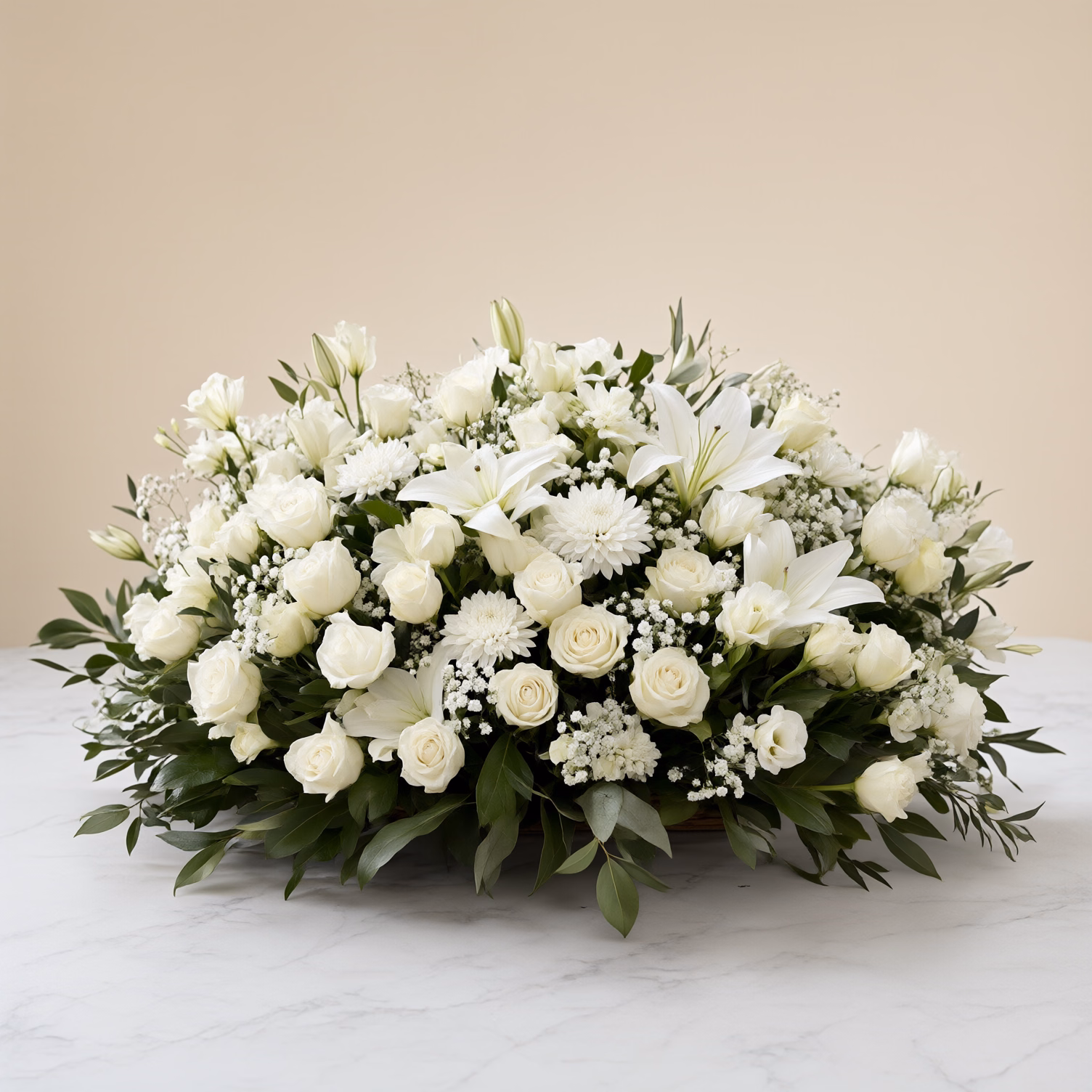 Cesto Funebre Rose Bianche e Gigli — foto 2