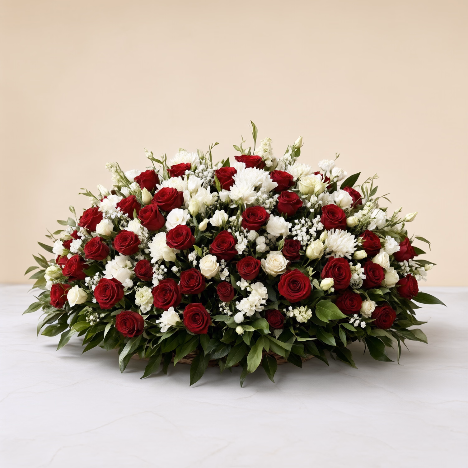 Cesto Funebre Rose Rosse e Bianche